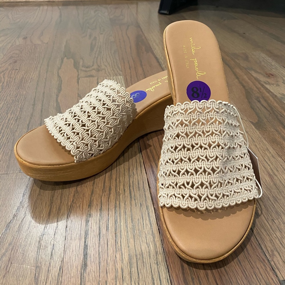 NWT Sandals